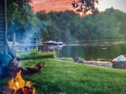 Sandy Beach, Level Lot, 4Br 2BA, 110' Shore, 2-Miles to Alexandria-License #1802 Hotels in La Grand Township