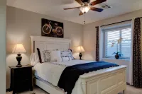 3BR #259048 A charming pool home with astonishing mountain views Great Location!