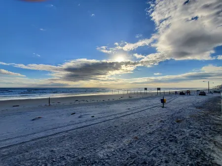 Off Duty Mermaid Studio @ Daytona Beach with Ocean View Отели рядом с достопримечательностью «Университет Бетун-Кукман»