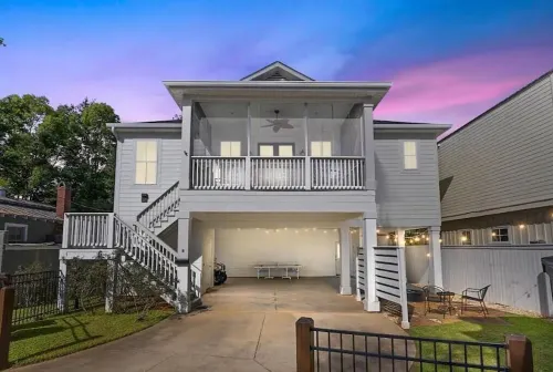 Les Bons Temps on Minnich (Heart of Downtown) Hotels in Fairhope