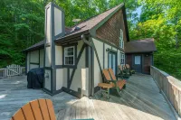 Sunset Mtn Lodge! Hot Tub+Fire Pit, Fireplace, Hiking, Private, Close to Town! Hotels near Spruce Pine Campground