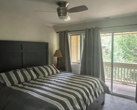 3BR apt. with WiFi BBQ Smart TVs close to Lake Tahoe, boat launch, biking trails Hotels in Dollar Point