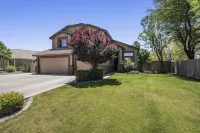 Amazing pool, arcade game and basktball game loft, pool table, 5 bedrooms