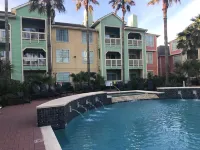 Fantastic Seawall Condo- Garden and Pool view - สระว่ายน้ำส่วนตัว