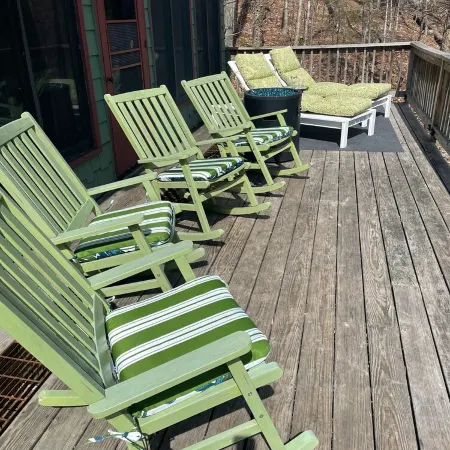 Gorgeous Ski Chalet with Game Room & Hot Tub on Okemo Mt. under 1 mile to base!