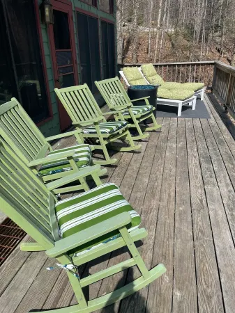 Gorgeous Ski Chalet with Game Room & Hot Tub on Okemo Mt. under 1 mile to base!