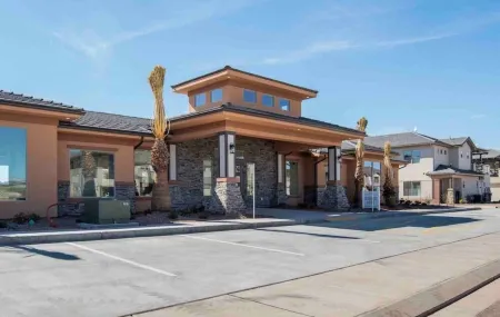 Brand new build 4B/3.5B in Zions Village w/Hot Tub