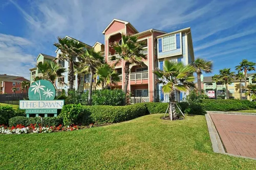 Luxury Seawall Beachfront Condo, Spacious, Quiet, 2 Resort Pools Galveston