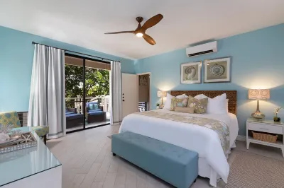 Hula On In to Beach House Chic Style, Click the Video tour below! のホテル