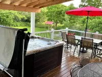 Covered Deck with Tub on 200 acres; 10 min from Ellicottville / Holiday Valley 曼斯費爾德酒店