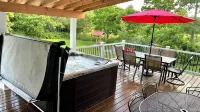 Covered Deck with Tub on 200 acres; 10 min from Ellicottville / Holiday Valley Hotels in Mansfield