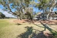 Daze Off! Stunning two bedroom with loft Turnberry end unit Villa