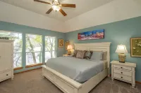 Kick Back and Relax at This  Cozy Lake Front Retreat! - 3-Star