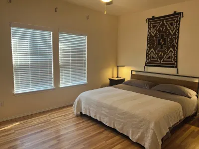 Charming and Cozy 3-bedroom house with WiFi, in superb Rio Rancho