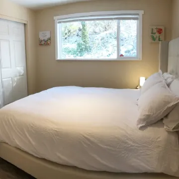 Modern & Remodeled 3bd/2ba duplex unit in Bothell - walk to UW Bothell, Downtown