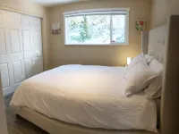 Modern & Remodeled 3bd/2ba duplex unit in Bothell - walk to UW Bothell, Downtown Hotels in Bothell