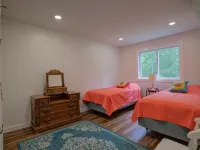 LOVELY, LUXURY, NEW BIG SEBAGO HOUSE, WATER ACCESS,INCLUDES DOCK & MOORING Hotels in Standish