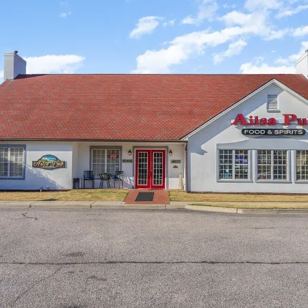Condo in Legends Golf Course Resort with a great Pub Next Door to the Unit