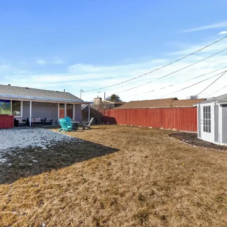 Perfect Central Location w/Mtn Views, Huge Fenced Yard, King Beds, BBQ, & Games!