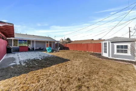 Stylish, Comfortable, Mtn Views, Huge Fenced Yard, King Beds, Cozy Fireplace! Отели в г. Мюррей