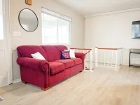 Spacious 4-bedroom Off-Campus House