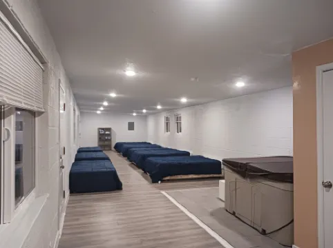 family reunion HQ. 8 beds 2 bathrooms and a hot tub!