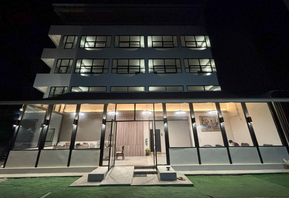 2. 라야 호텔 끄라..