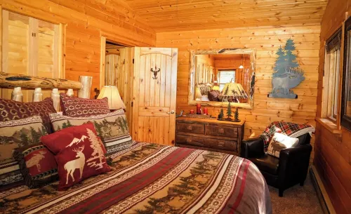 Lemmon Lodge Riverfront Cabin #12 with Private Beach on Grand Lake!