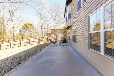 Velocity House: Stunning 4-bedroom Bella Vista Trailside retreat with Hot Tub