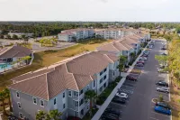 Gorgeous 2 Bed /2 Bath Condo Close to Beaches