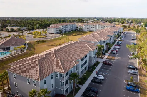 Chic 2 BD/2 BA Condo: Serene Escape in Melbourne