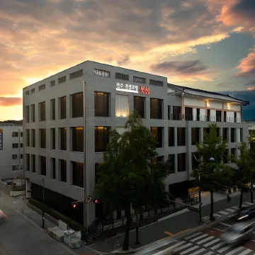 Jeonju Tourist Hotel Kkotsim Отели рядом с достопримечательностью «Jeondong Catholic Church»