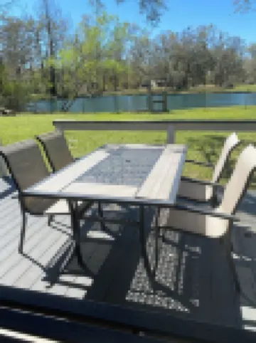 Beautiful 2 story house overlooking the water. Has arcade & Close to the springs