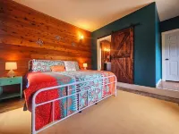 Charming 3-bedroom historic Brick Loft in Uniontown with WiFi