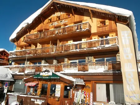 Chalet Hotel Alp'Azur Отели рядом с достопримечательностью «Альп-д’Юэз»