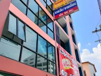 @81 Hotel Hotels near Bangkapi
