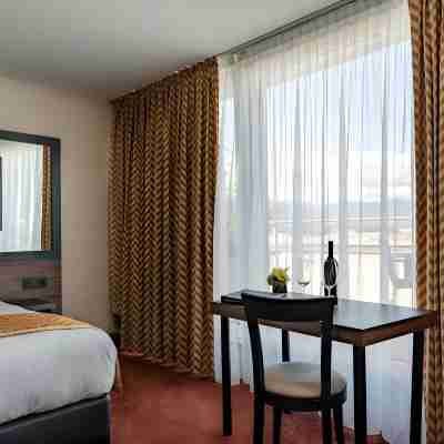 Nash Suites Airport Hotel Rooms