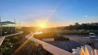 Ocean View, Sand, Waves & Wonder 4 Guests Luxury Resort Experence
