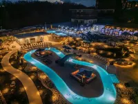 Kids’ Paradise + Adult Relaxation – Pool, Waterpark, & Views!
