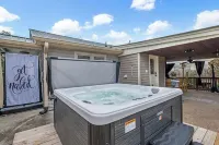 Fifty MORE Shaydes Of Play-the perfect private oasis for a couple 2 explore&play