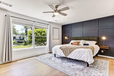 Savannah Place: Mid-century modern 3 Bedroom Home