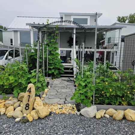 R & R's Modern Retreat