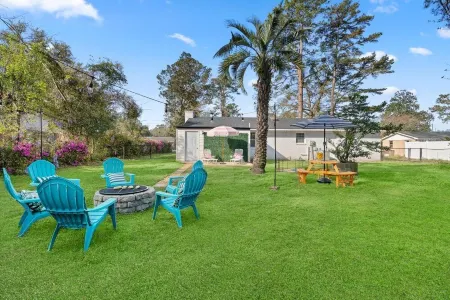 Entire home in Savannah, GeorgiaPet Friendly~Gym~Putting Green~Office~Grill Top Отели рядом с достопримечательностью «Спортивная площадка Стиплчейз»