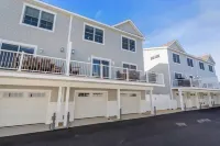 1 Block to Beach with Linens + Towels and Coffee Included