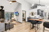 Mountain modern cabin close to Apple Hill wineries and Sly Park Recreation area.