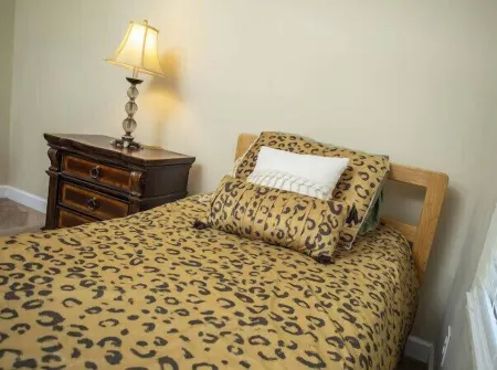 Comfy home in military community Отели в г. Вайн Гров