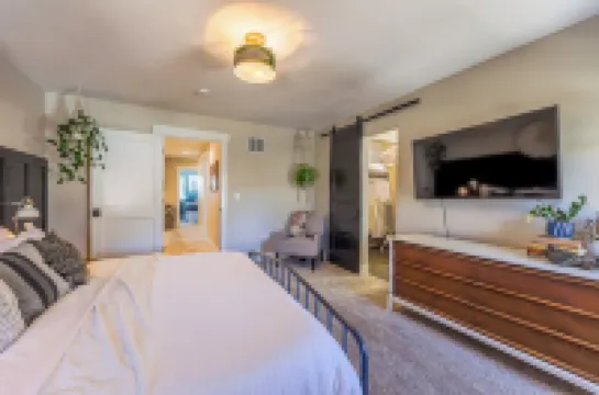 The Baldwin Bungalow • Boho Charm + Hot Tub • Historic Downtown Stay Hotels in Castle Rock