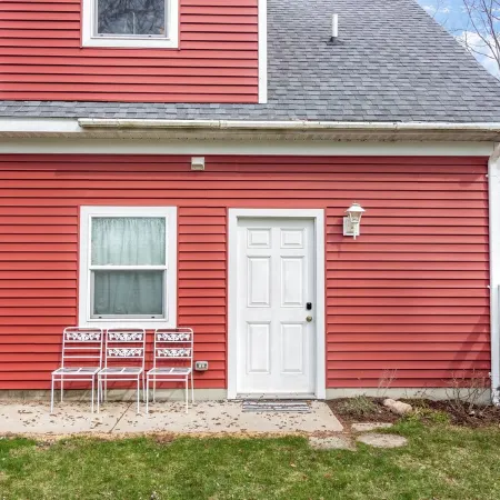 Poppy Cottage  Bright 1BR Apartment in Douglas