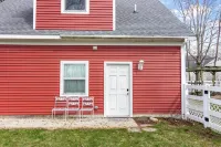 Poppy Cottage  Bright 1BR Apartment in Douglas - 4-Star
