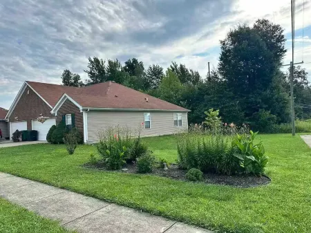 Charming 2-bedroom townhome with High Speed wifi and smart TV’s in Radcliff